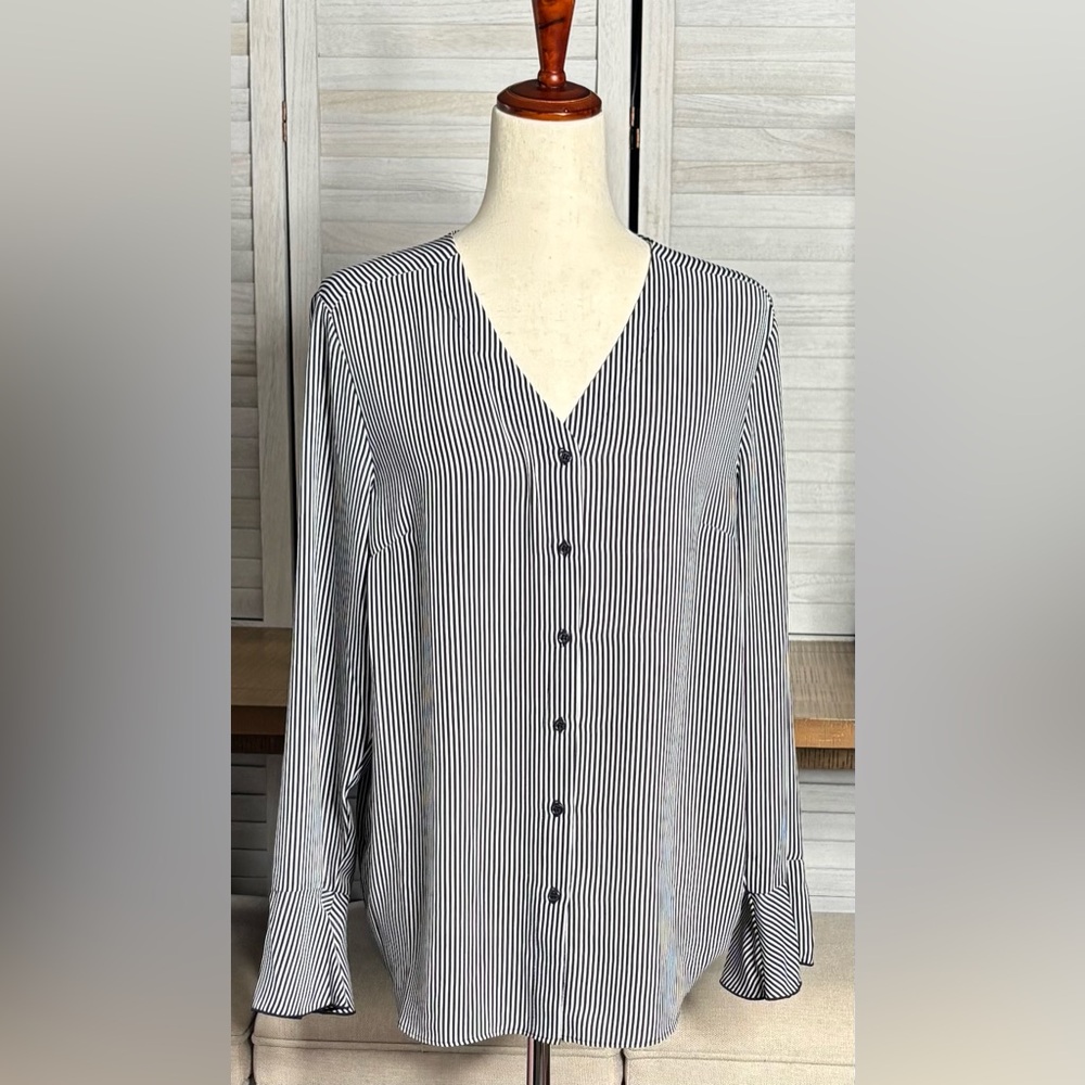 T Tahari Black and White Striped Button Down Shirt MEDIUM NWT